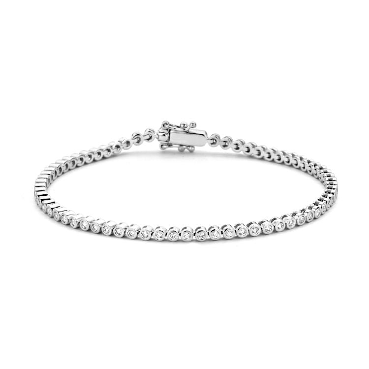 Bracciale in oro bianco con 69 diamanti, 1.02 ct, design a maglia.