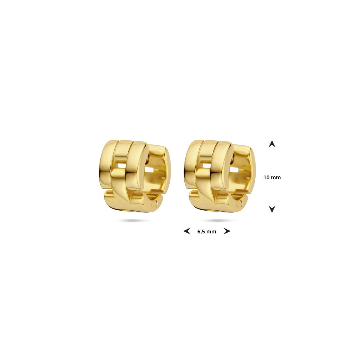 Van der Kooij Collectie klapoorringen schakelmotief 10 mm, 1 micron zilver verguld (geel). Deze kleine, goudkleurige oorbellen met chunky hoopvorm en elegant schakelontwerp zijn 10 mm hoog en 6,5 mm breed. Afbeeld op een witte achtergrond.