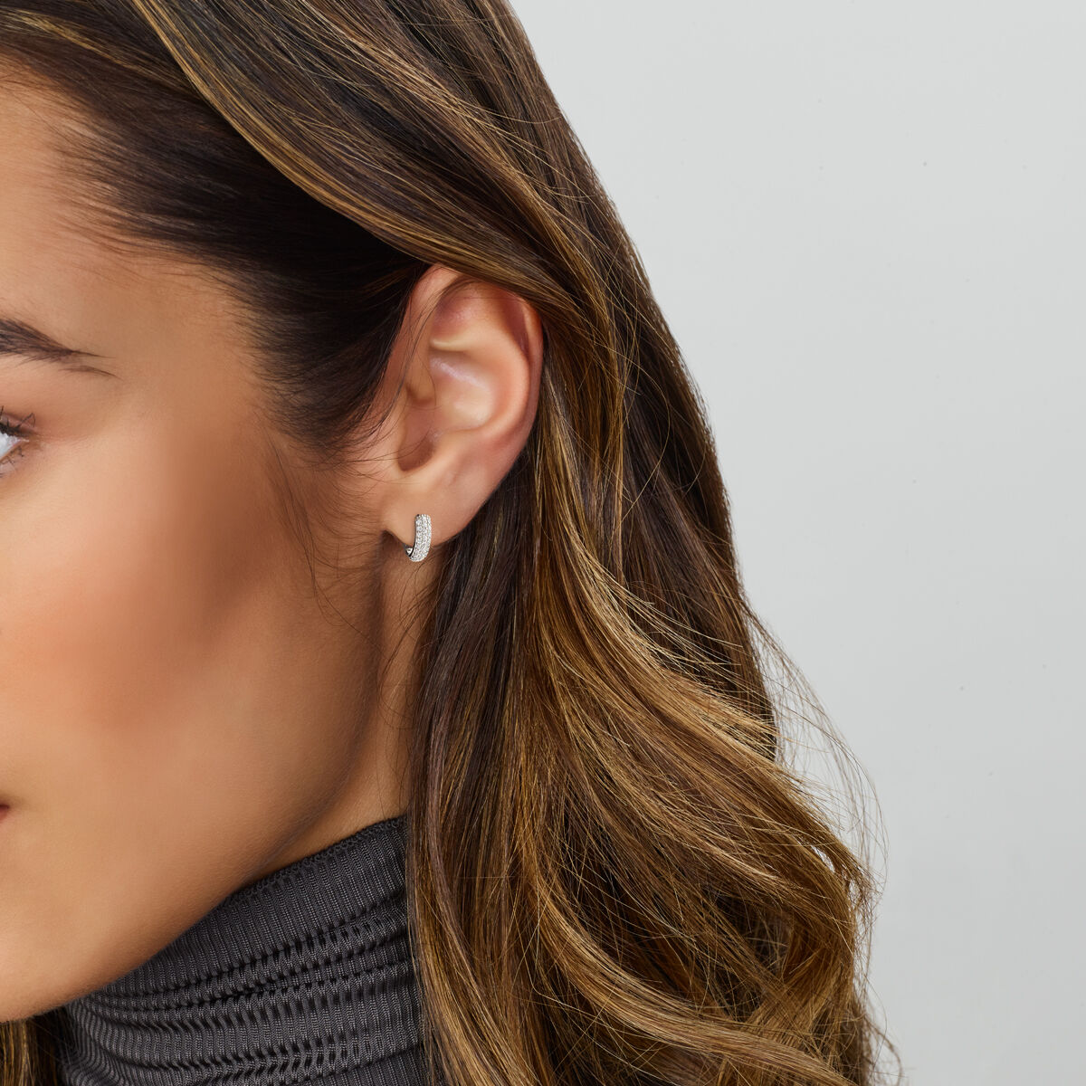 orecchini a cerchio a scatto zircone oro bianco 14K