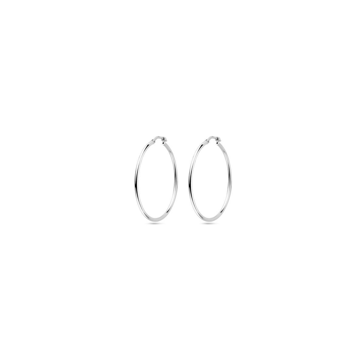 Orecchini alla creola in argento rodiato, forma ovale, spessore 1,5 mm.