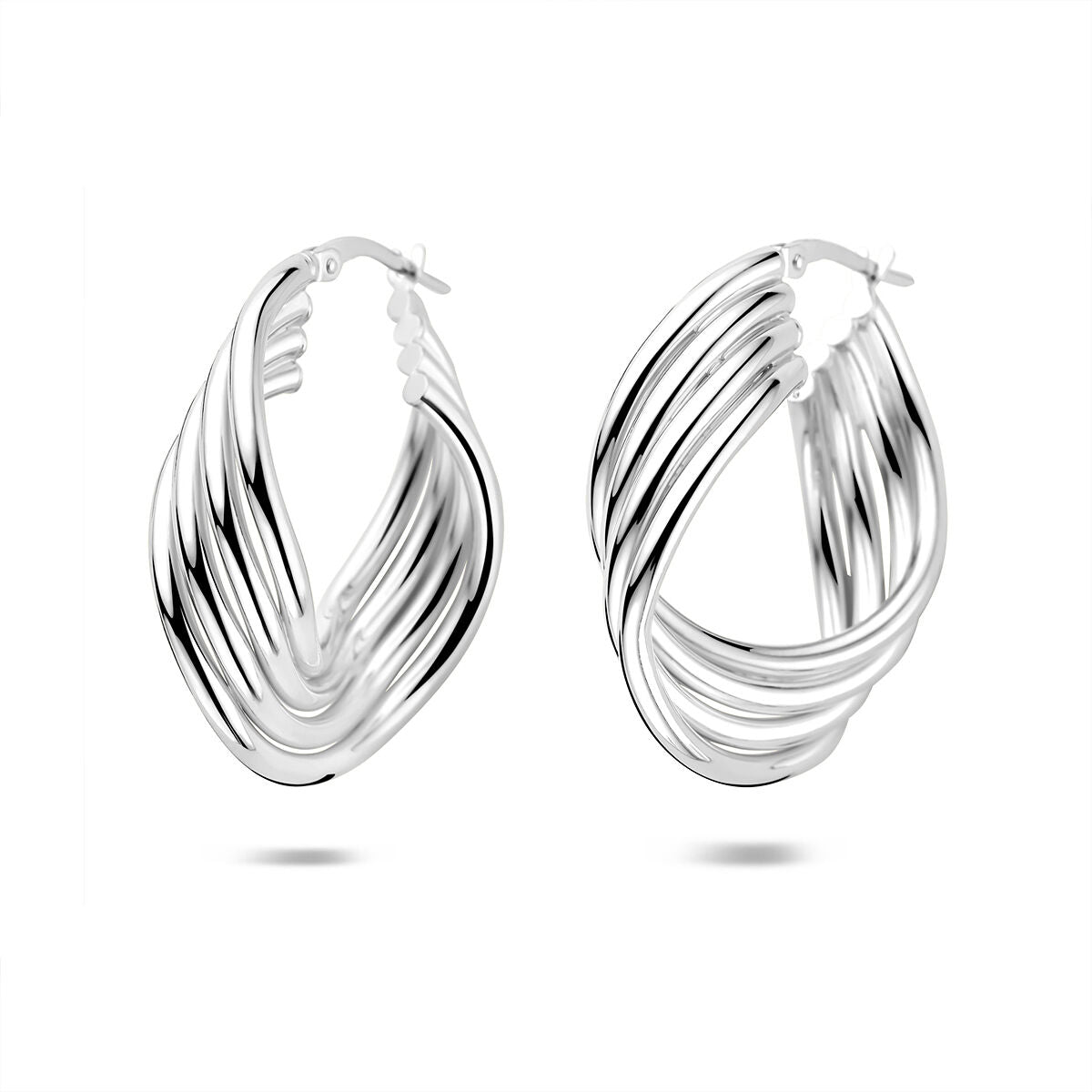 Orecchini argentati con design ondulato, di forma ovale, di 31,5 mm.