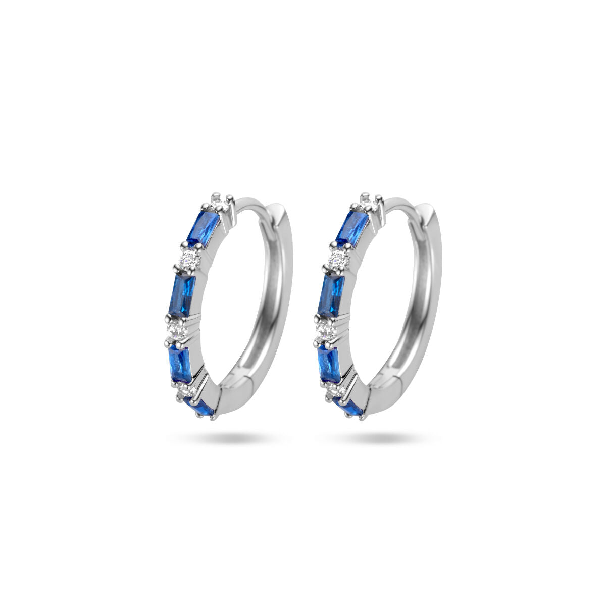 Orecchini alla creola in argento rodiato con zircone blu.
