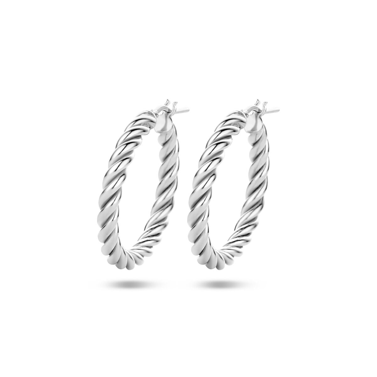 Orecchini alla creola in argento rodiato con design intrecciato.