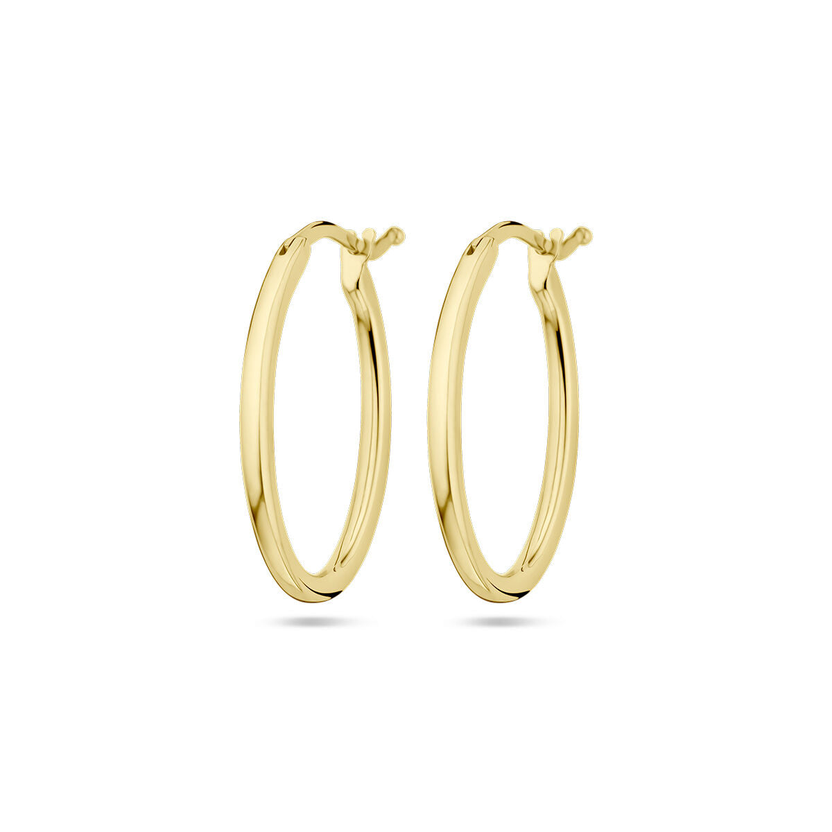 Orecchini ovali in oro giallo 14K con chiusura a scatto.