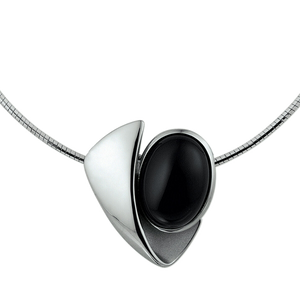 Collana con pietra nera