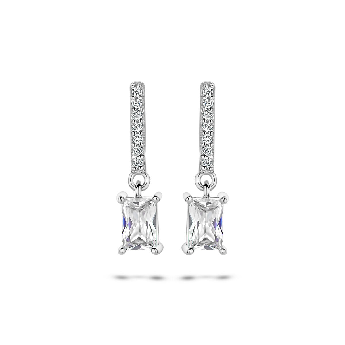 Orecchini in argento rodiato con zirconi, forma rettangolare e pendente.