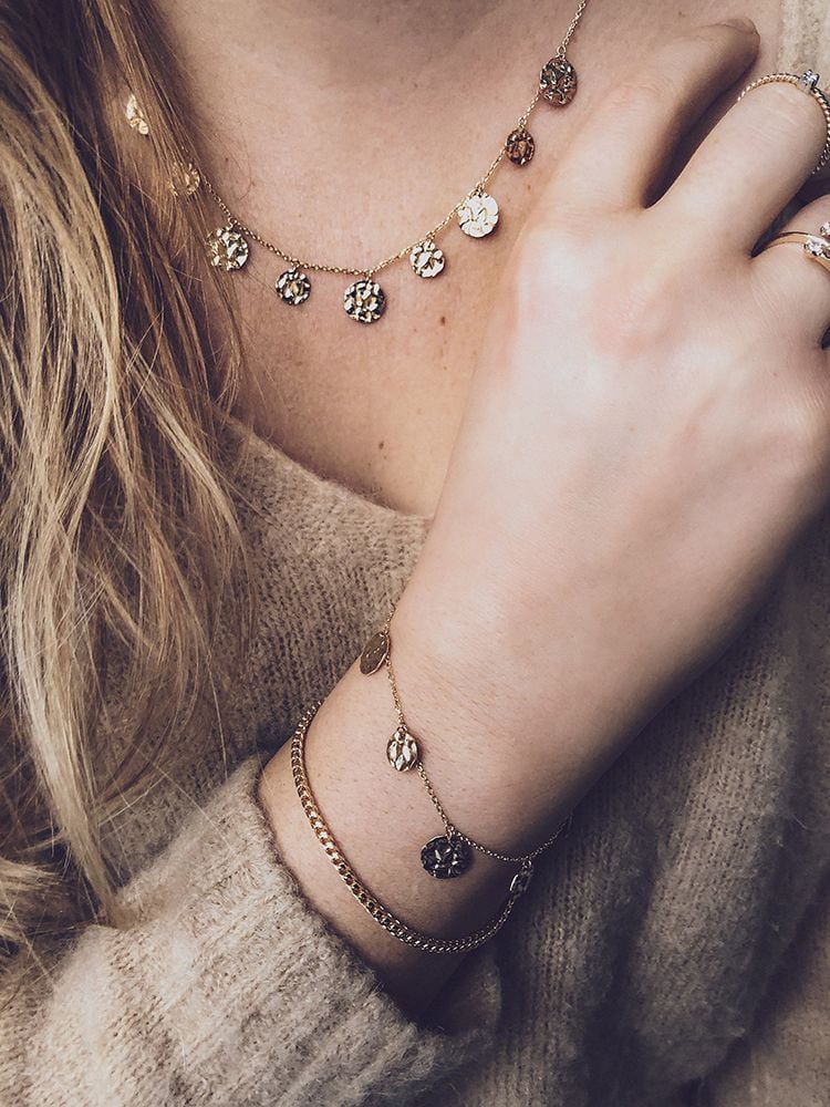 Collana in Oro Giallo 14K con Monete Martellate – Elegante Gioiello da Donna