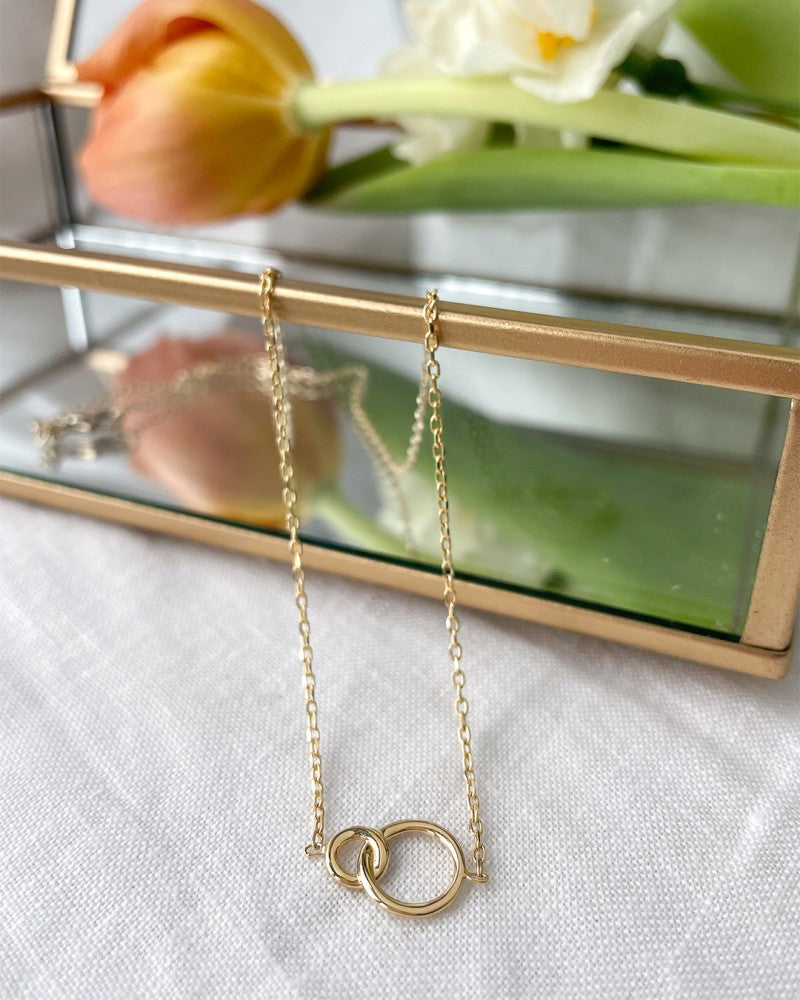 Collana in Oro con Maglia Ancora Sfaccettata e Cerchi Collegati – Eleganza in Oro 14 Carati per Donna