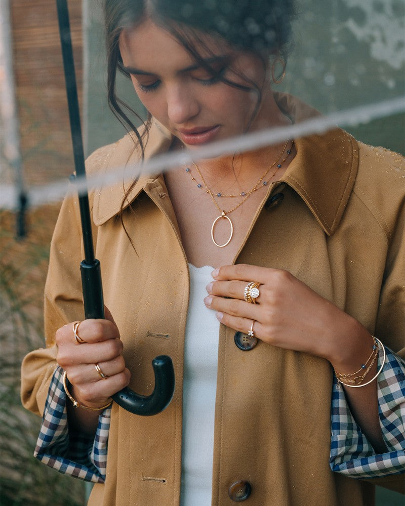 Elegante collana in oro giallo con ciondolo aperto ovale – oro 14 carati, design senza tempo