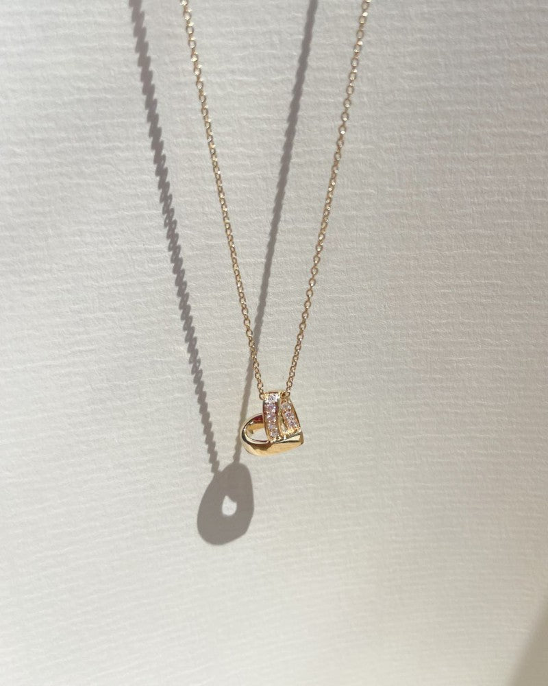 Raffinata Collana in Oro Giallo con Ciondolo a Cuore e Diamanti, 0.06 crt