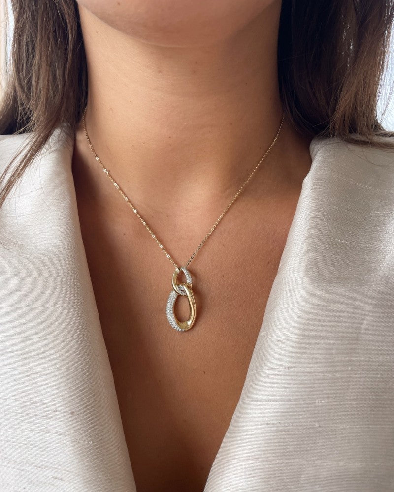Ciondolo di Lusso in Oro Giallo con Diamanti e Elegante Collana – Eleganza Senza Tempo