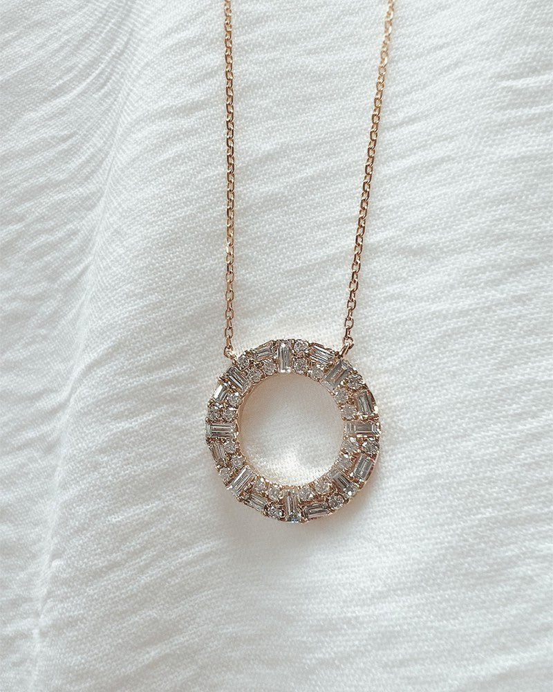 Collana in Oro Giallo con Ciondolo Aperto e Diamanti – Oro 14 Carati & 0,98 crt