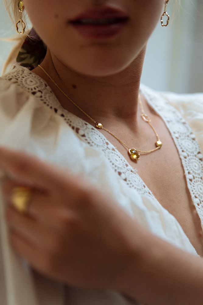 Collana in oro giallo con pietre preziose a forma di fiore – Oro 14 carati e quarzo verde