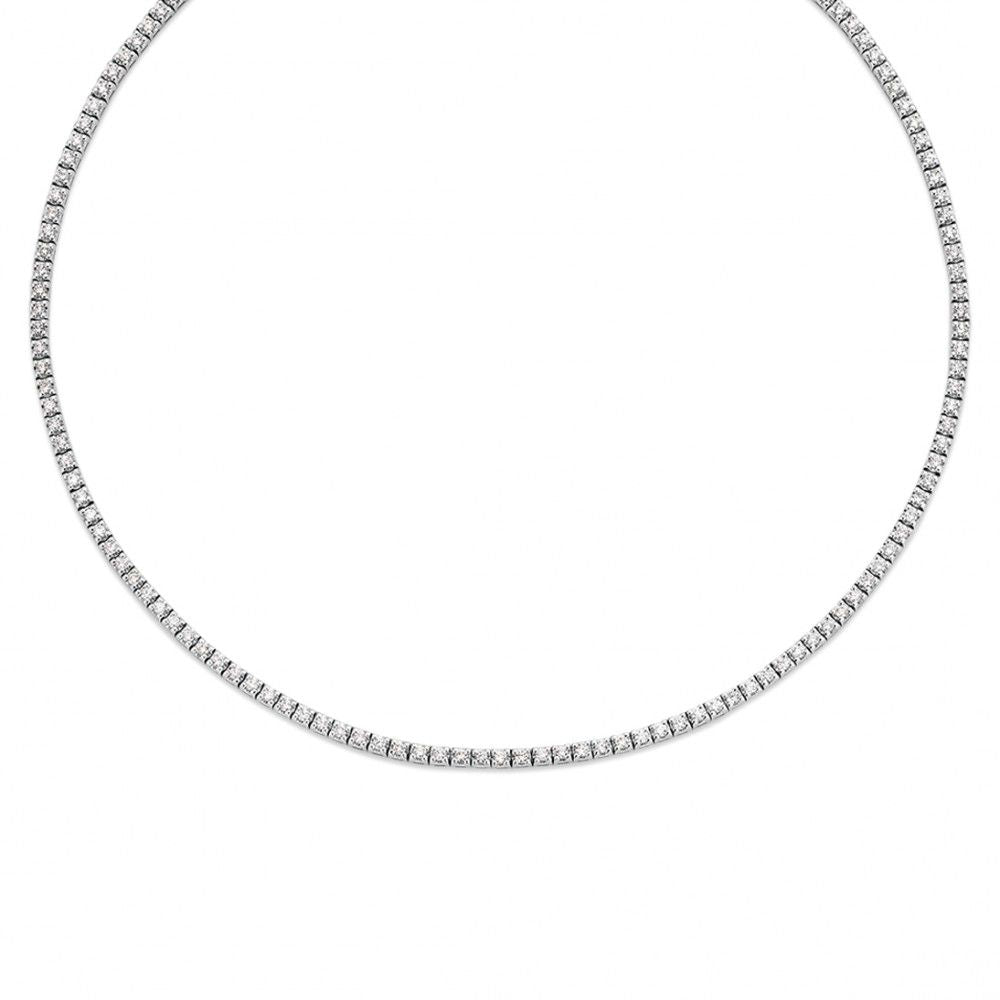 Collana tennis in oro bianco con 131 diamanti (4,55 ct) in incastonatura a chaton.