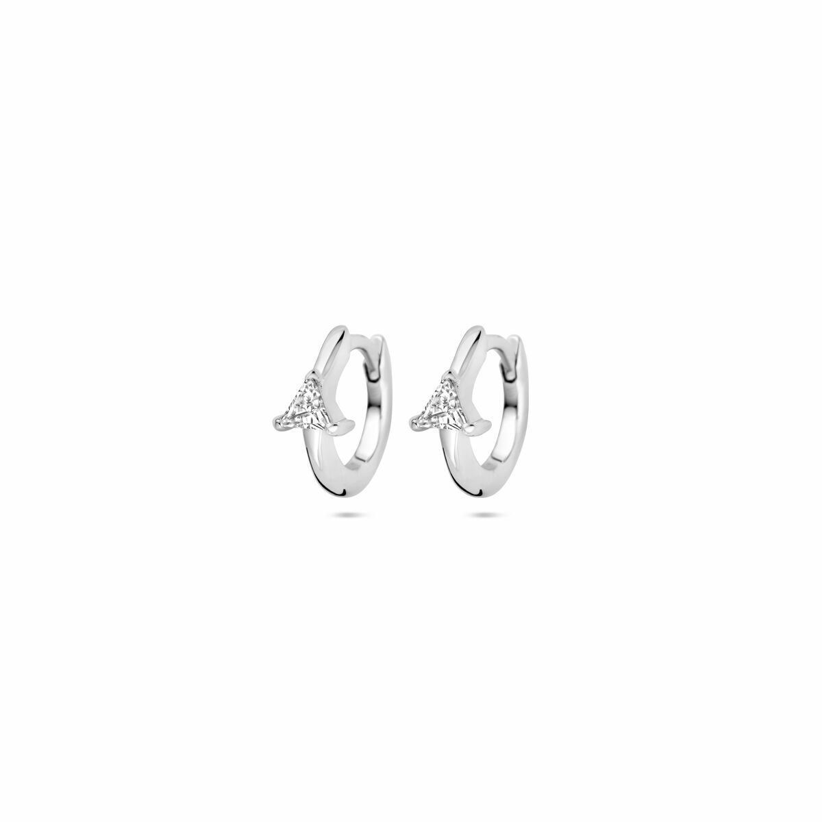 Zilveren klapoorringen van 10,5 mm met gerhodineerde afwerking en zirkonia details.
