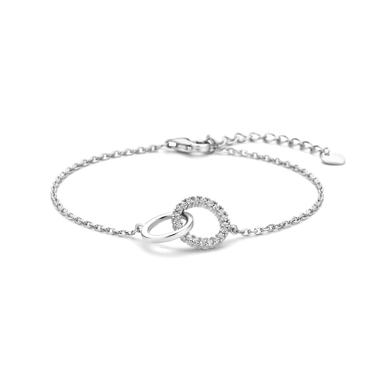 Zilveren dames armband van gerhodineerd 925 zilver met een hartvormige sluiting bezet met zirkonia.