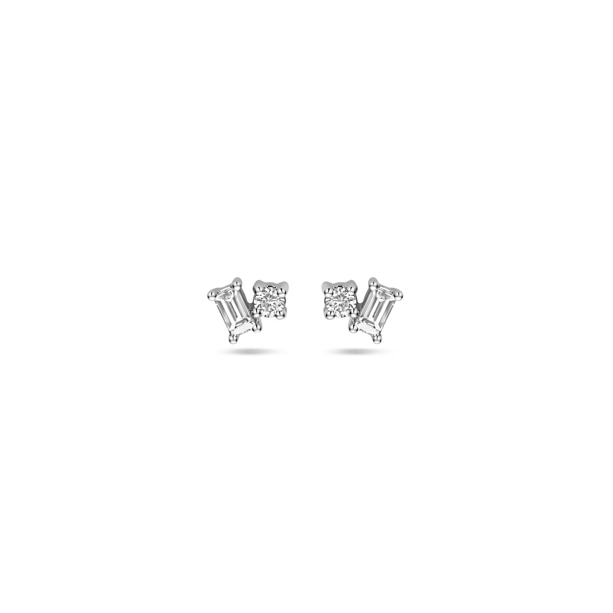 Oorknoppen van 14K witgoud met twee vierkante diamanten van 0.1ct en een totale gewicht van 0.2ct.