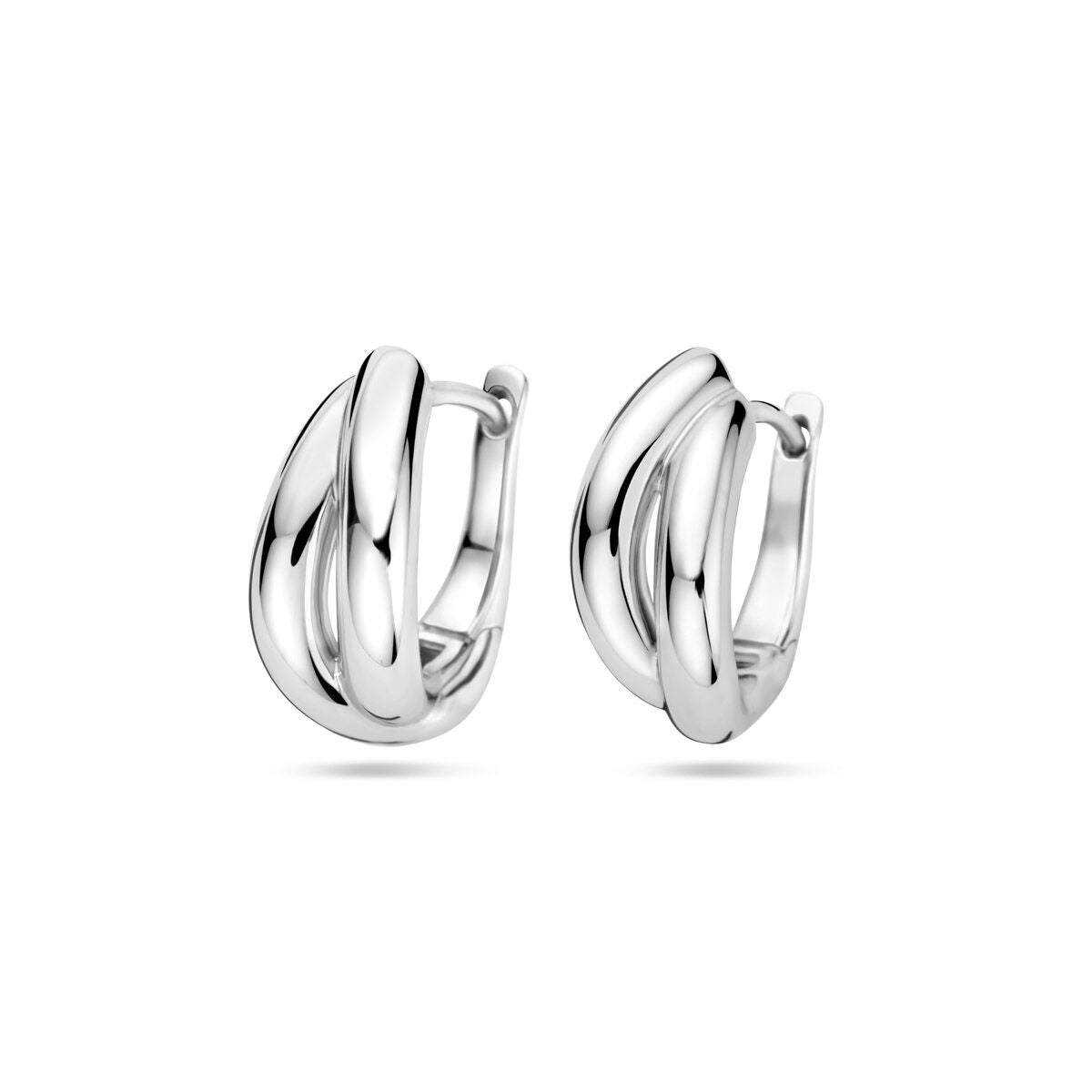 Orecchini alla creola in argento rodiato, di forma intrecciata e lucida, diametro 17 mm.