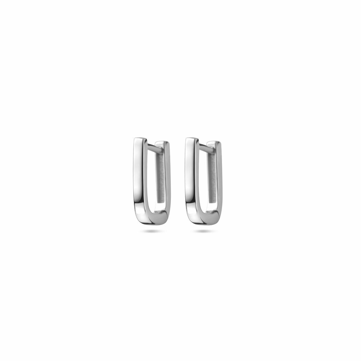 Orecchini alla creola in argento rodiato di 12 mm, con design semplice e lineare.