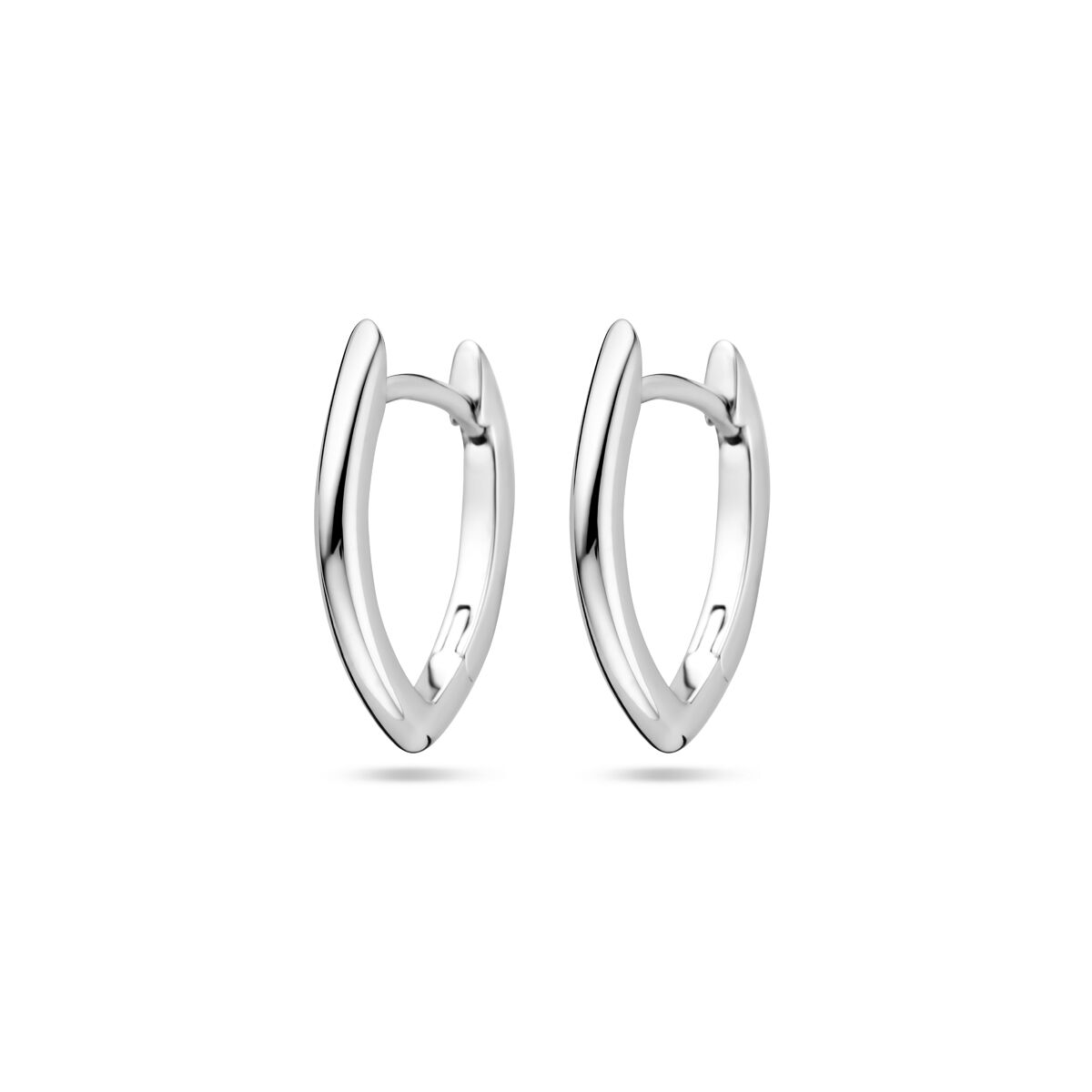 Zilveren klapoorringen van 2,0 mm met een glanzende gerhodineerde afwerking en een moderne, gestroomlijnde vorm.