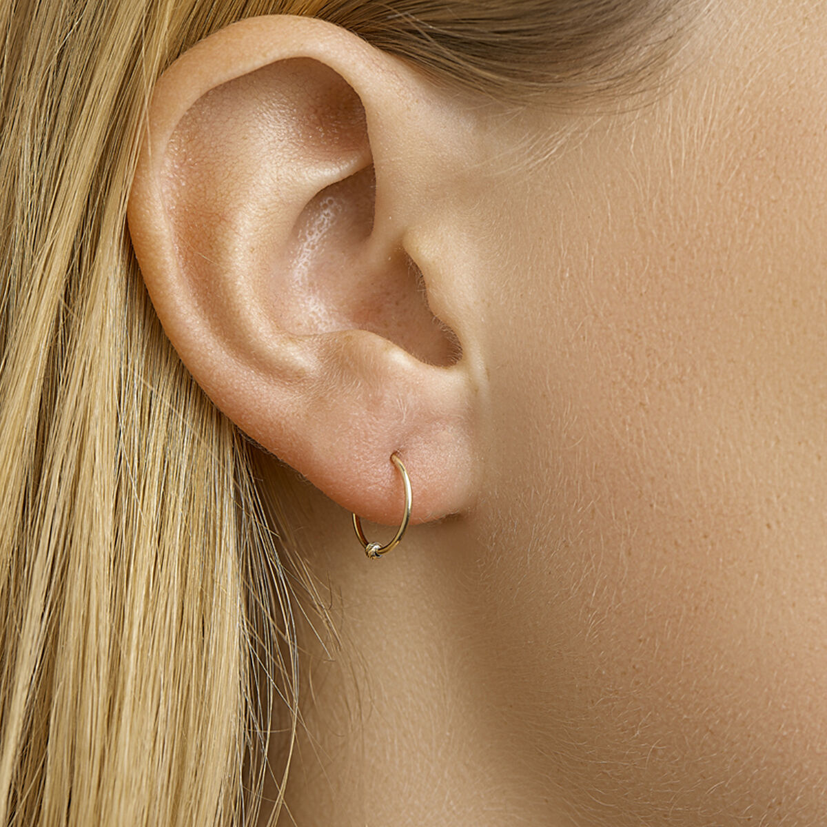 orecchini a cerchio con sfera oro giallo 14K