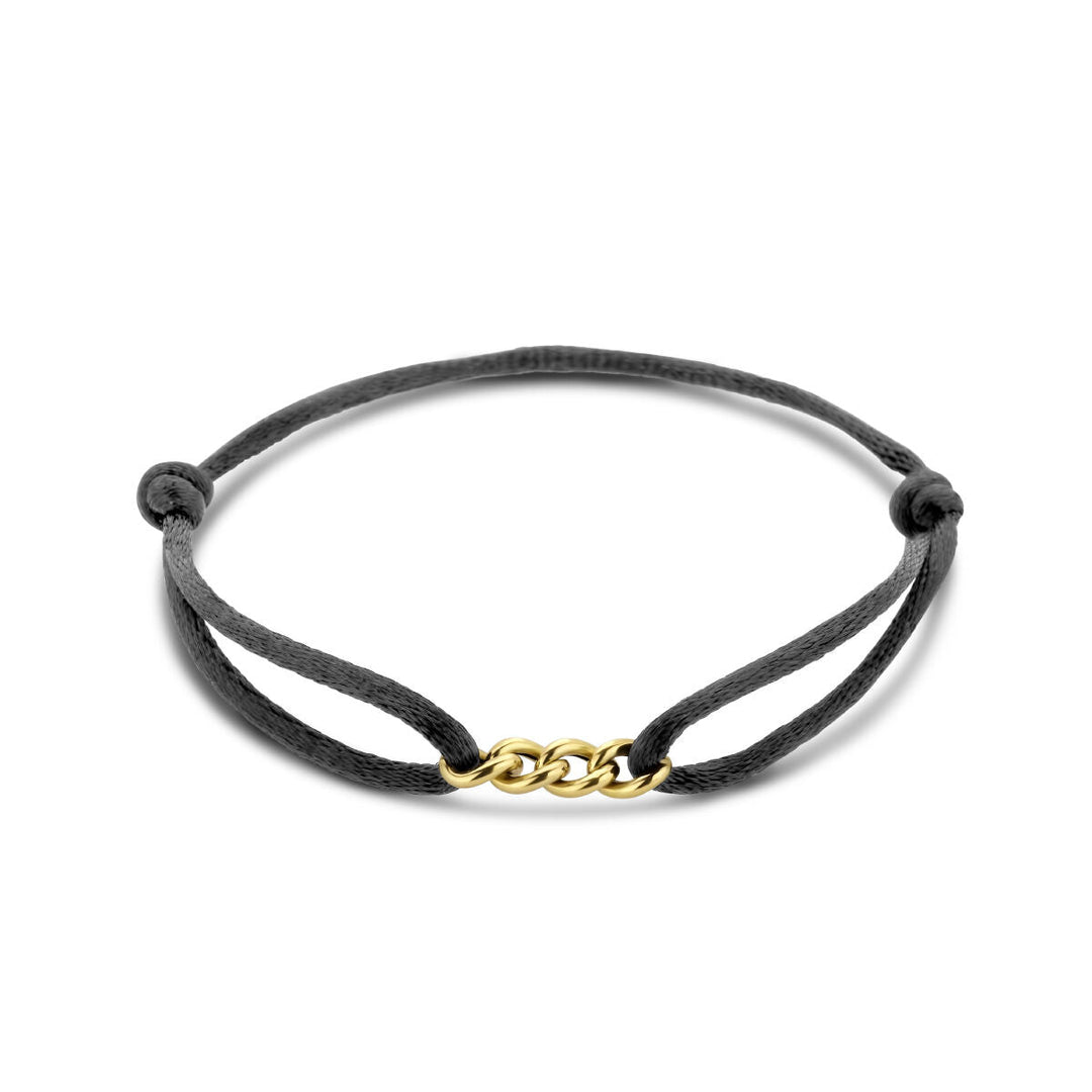De armband satijn 14K goud met rubber/nylon/leer van Van der Kooij Collectie heeft een minimalistisch verstelbaar zwart koord en een 14K gouden schakelketting, geïnspireerd op de tijdloze stijl van het merk.