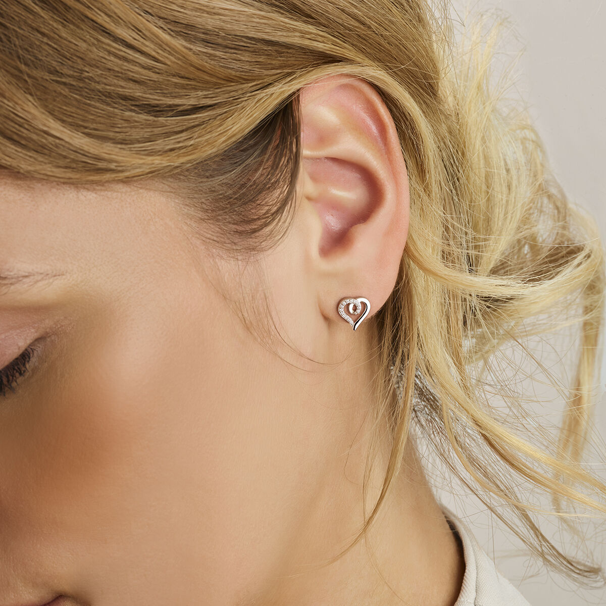 orecchini a bottone cuore e zircone argento rodiato