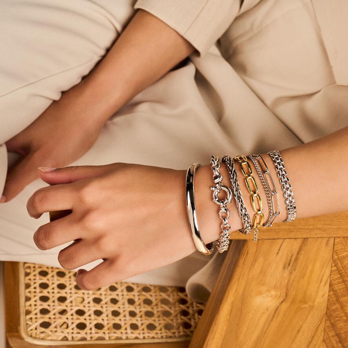 bracciale jasseron 7 mm con grande chiusura a molla argento rodiato