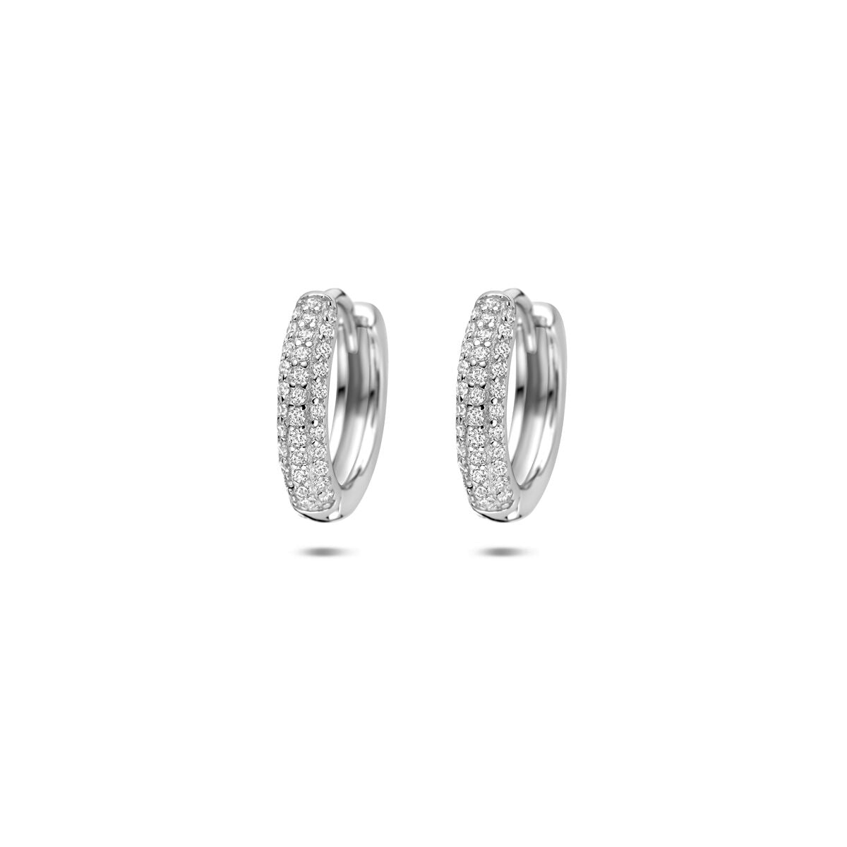 Orecchini alla creola in argento rodiato 925 con zircone, finitura lucida.