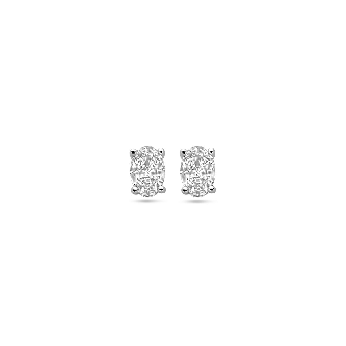 Orecchini in argento rodiato con zirconi trasparenti a forma rettangolare.