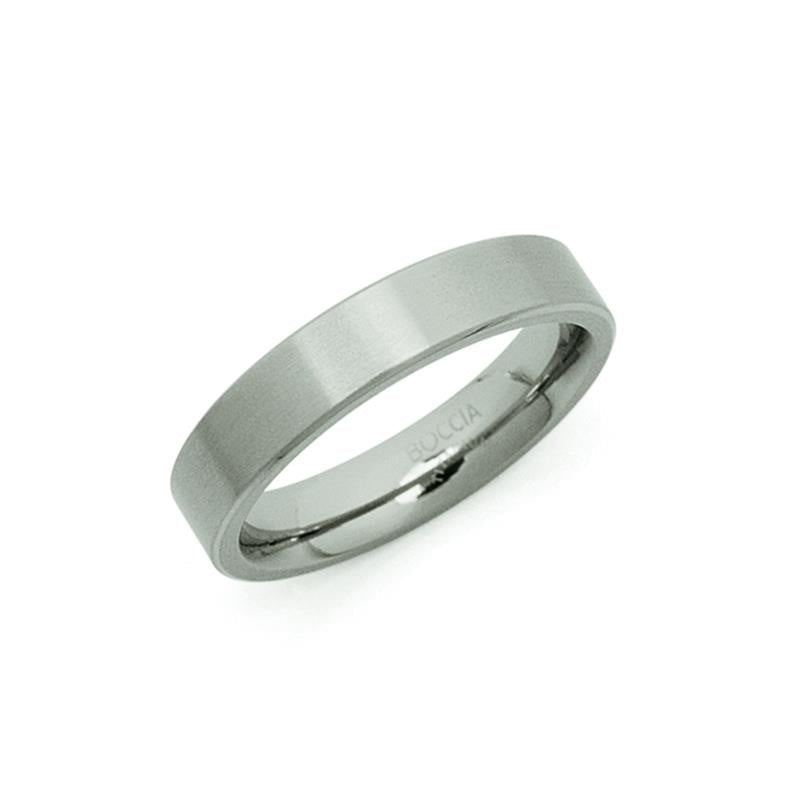 Anello in titanio con finitura opaca e forma semplice.