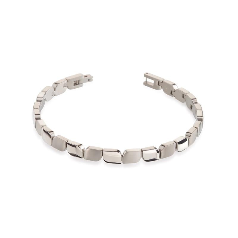 Bracciale in titanio con maglie quadrate lucide e opache.