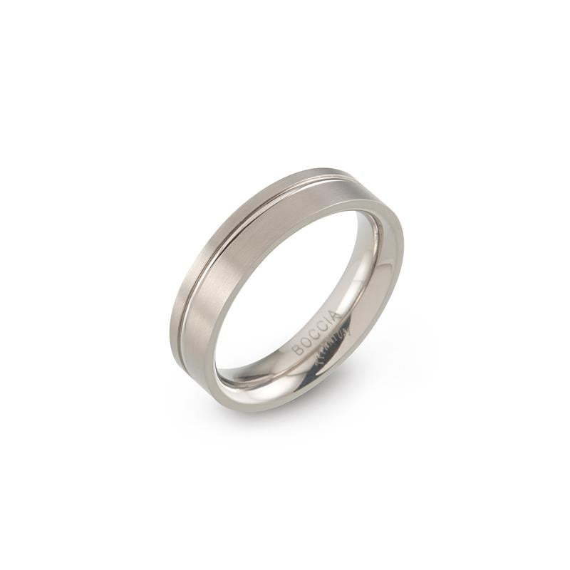 Anello in titanio con finitura lucida e dettagli scanalati.