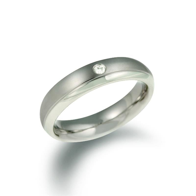 Anello in titanio con finitura opaca e brillante, decorato con un diamante da 0,03 ct.