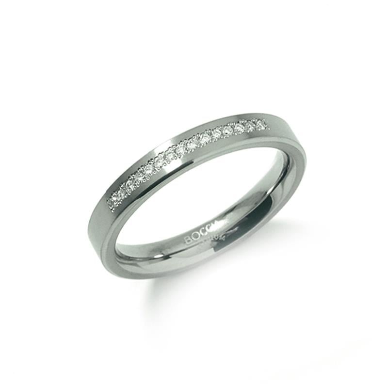 Anello in titanio con diamanti, finitura lucida, forma sottile e design minimalista.
