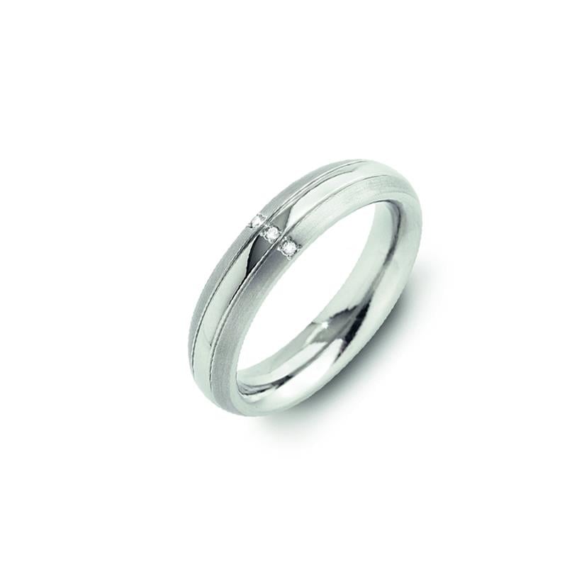 Anello in titanio con due diamanti, finitura lucida e linee incise.