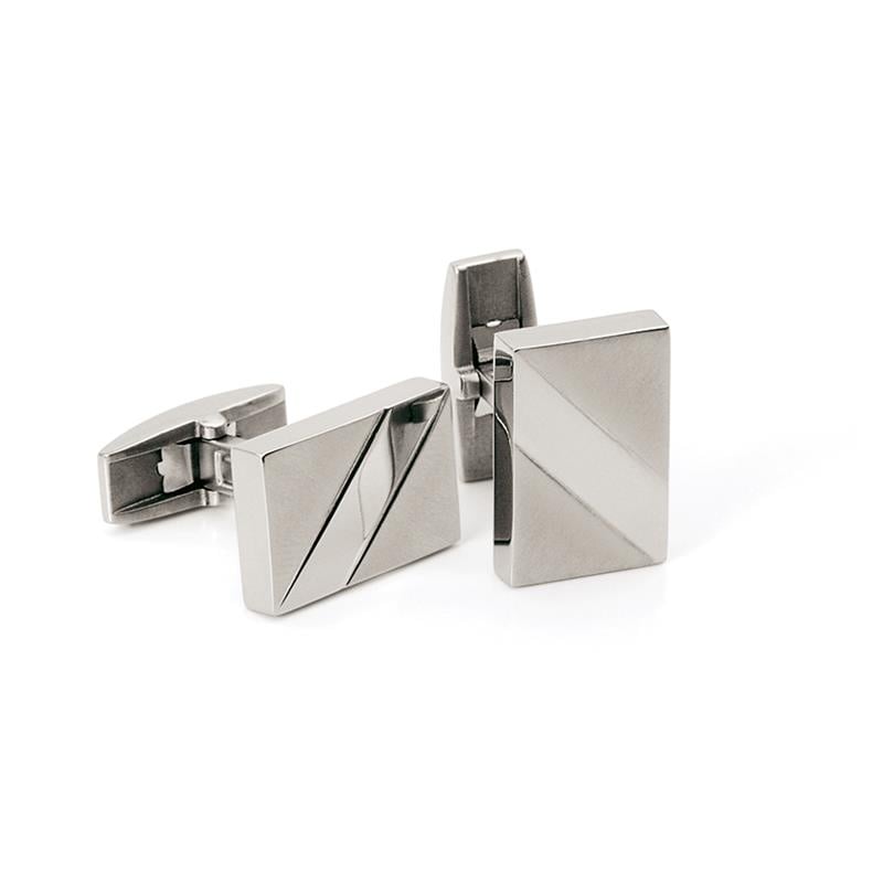Gemelli in titanio con design geometrico, finitura lucida e angoli smussati.