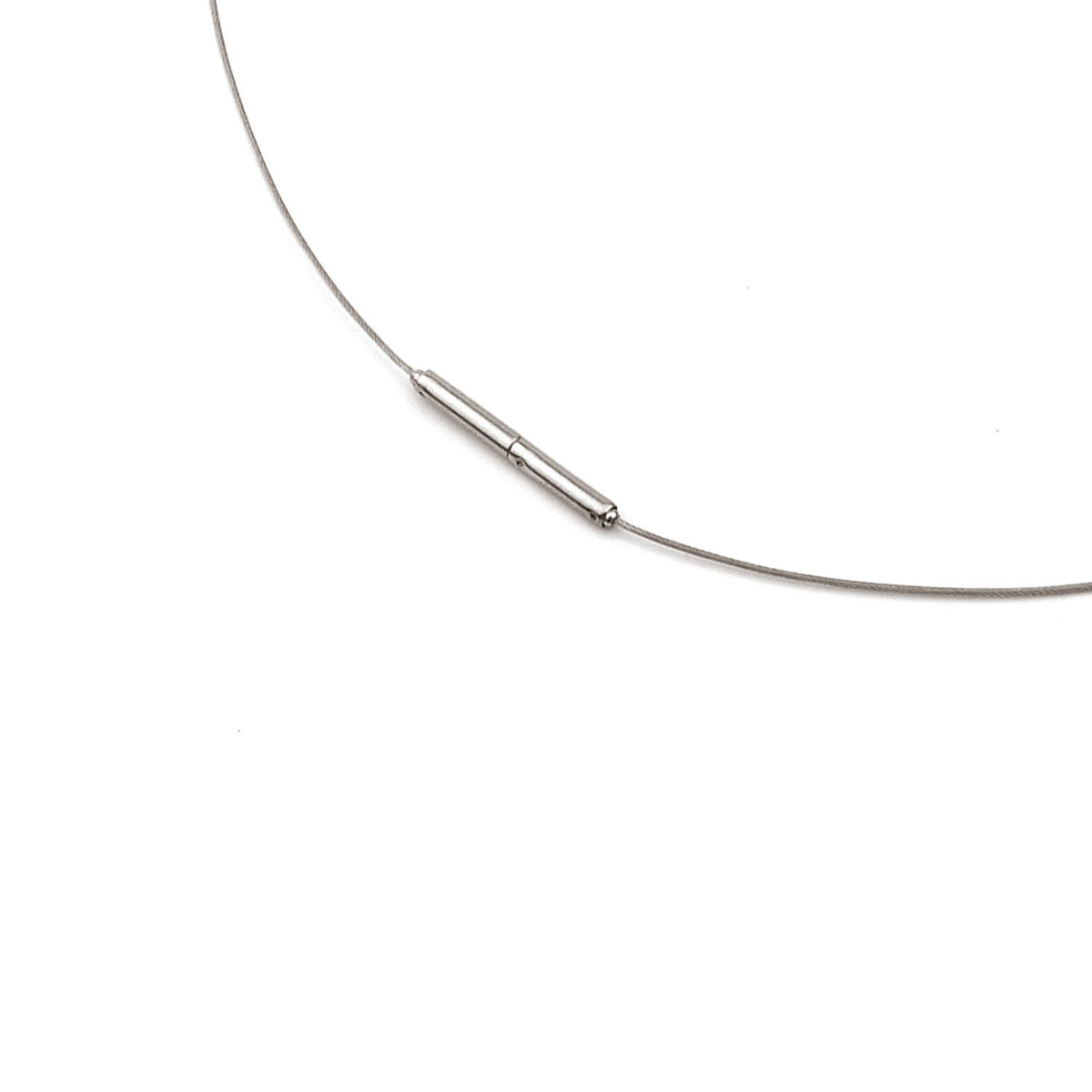 Collana in titanio con chiusura in acciaio, design minimalista e sottile.