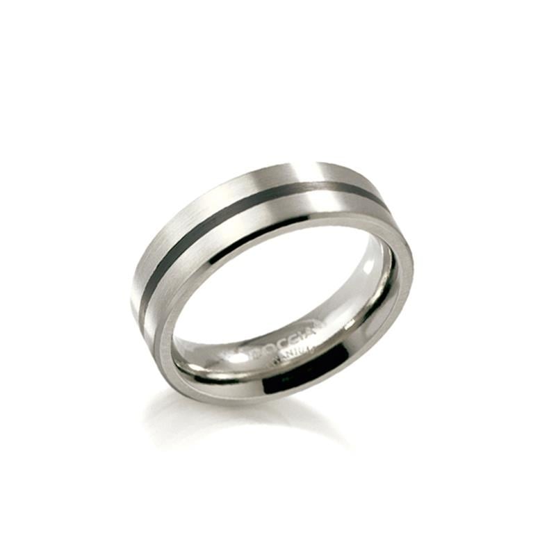 Anello in titanio con smalto nero e finitura lucida, design semplice e moderno.