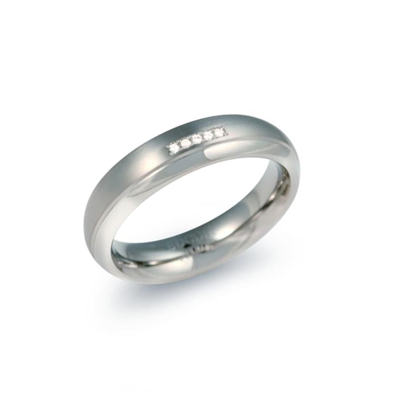 Anello in titanio lucido con diamante, forma liscia e design semplice.