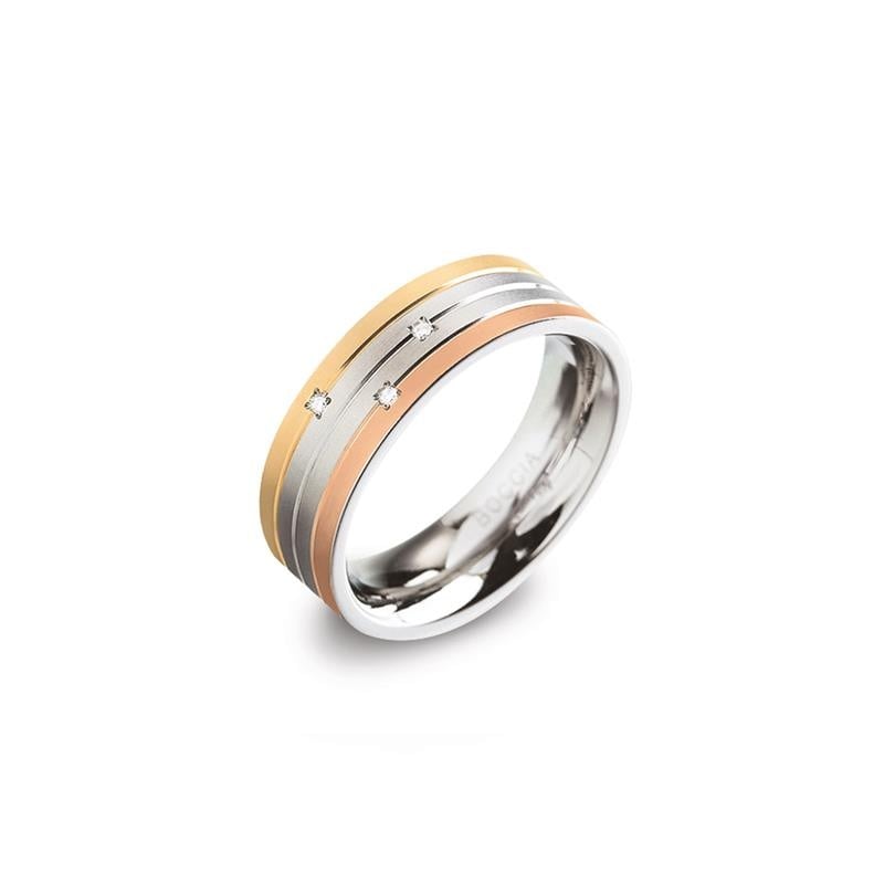 Anello in titanio tricolore con dettagli in oro e argento, decorato con tre diamanti.