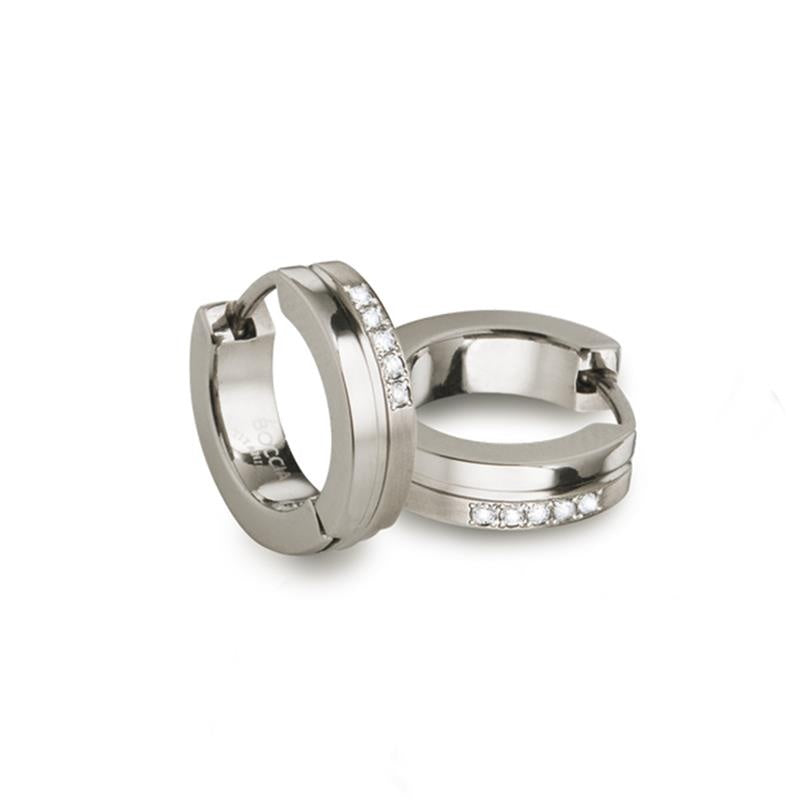 Orecchini in titanio con diametro di 10 mm, finitura lucida e dettagli in zirconia.