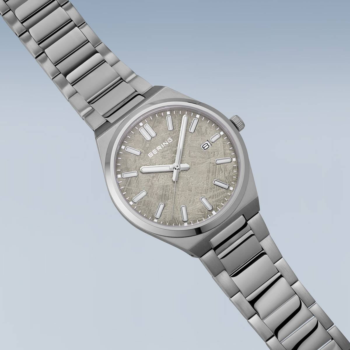 Bering orologio da uomo quadrante grigio 17639-777