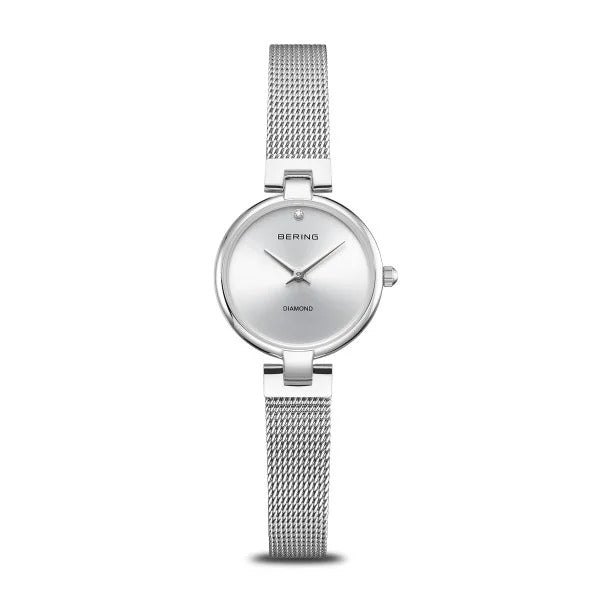 Orologio da donna Bering Classic con cassa rotonda in argento lucido e cinturino in maglia.