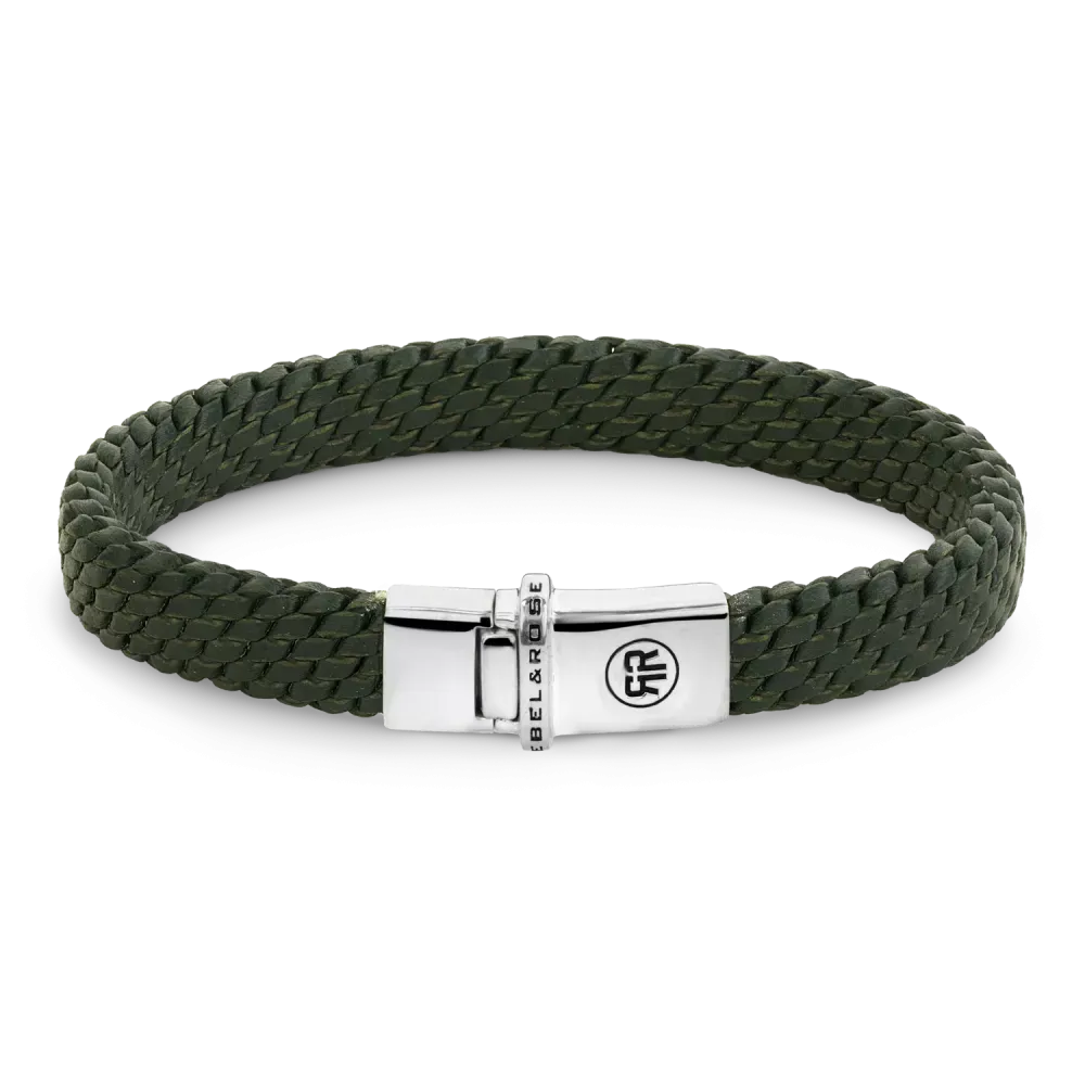 Bracciale intrecciato verde con chiusura in acciaio inox lucido.