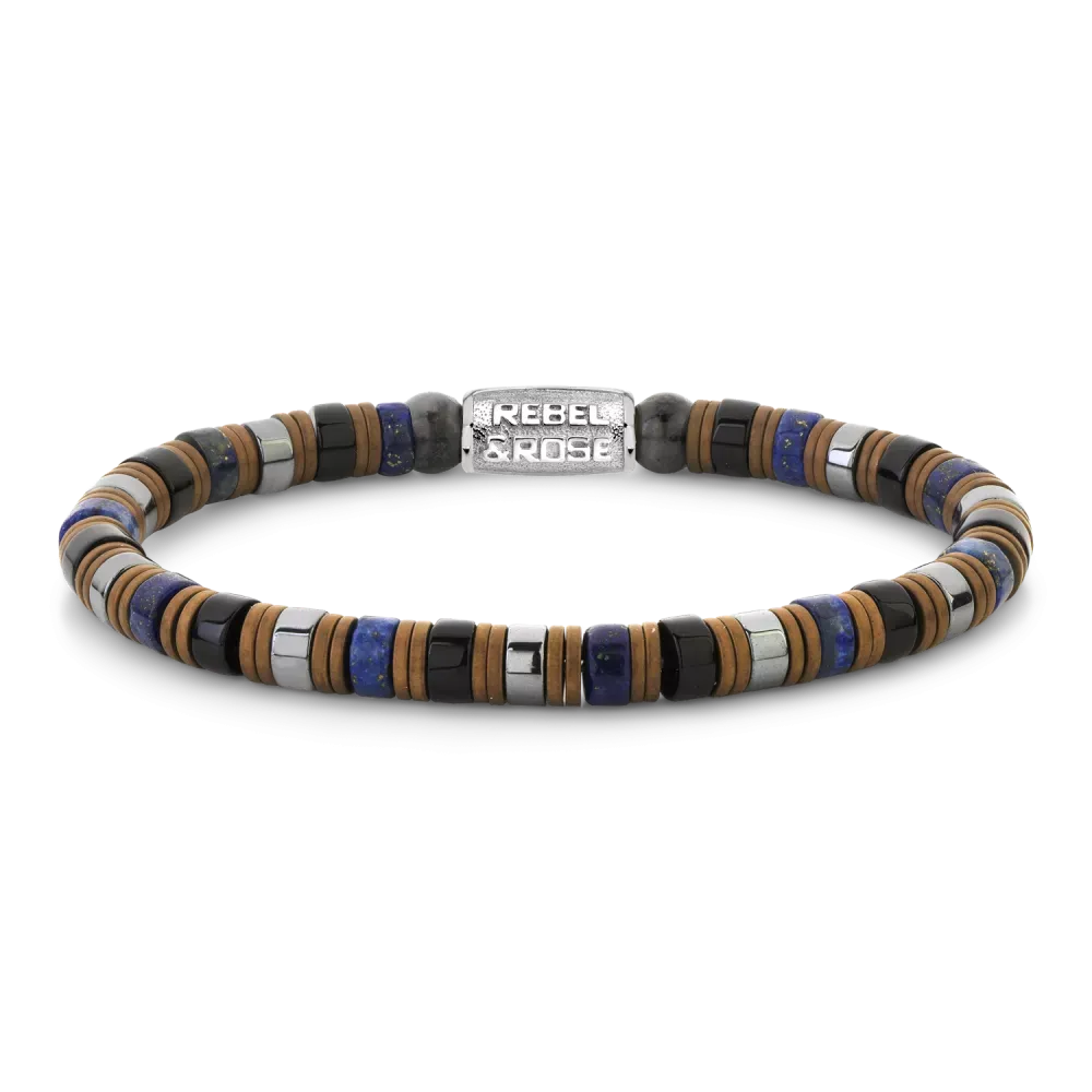 Bracciale in stile con perline di diverse tonalità di blu e marrone, con dettagli argentati.