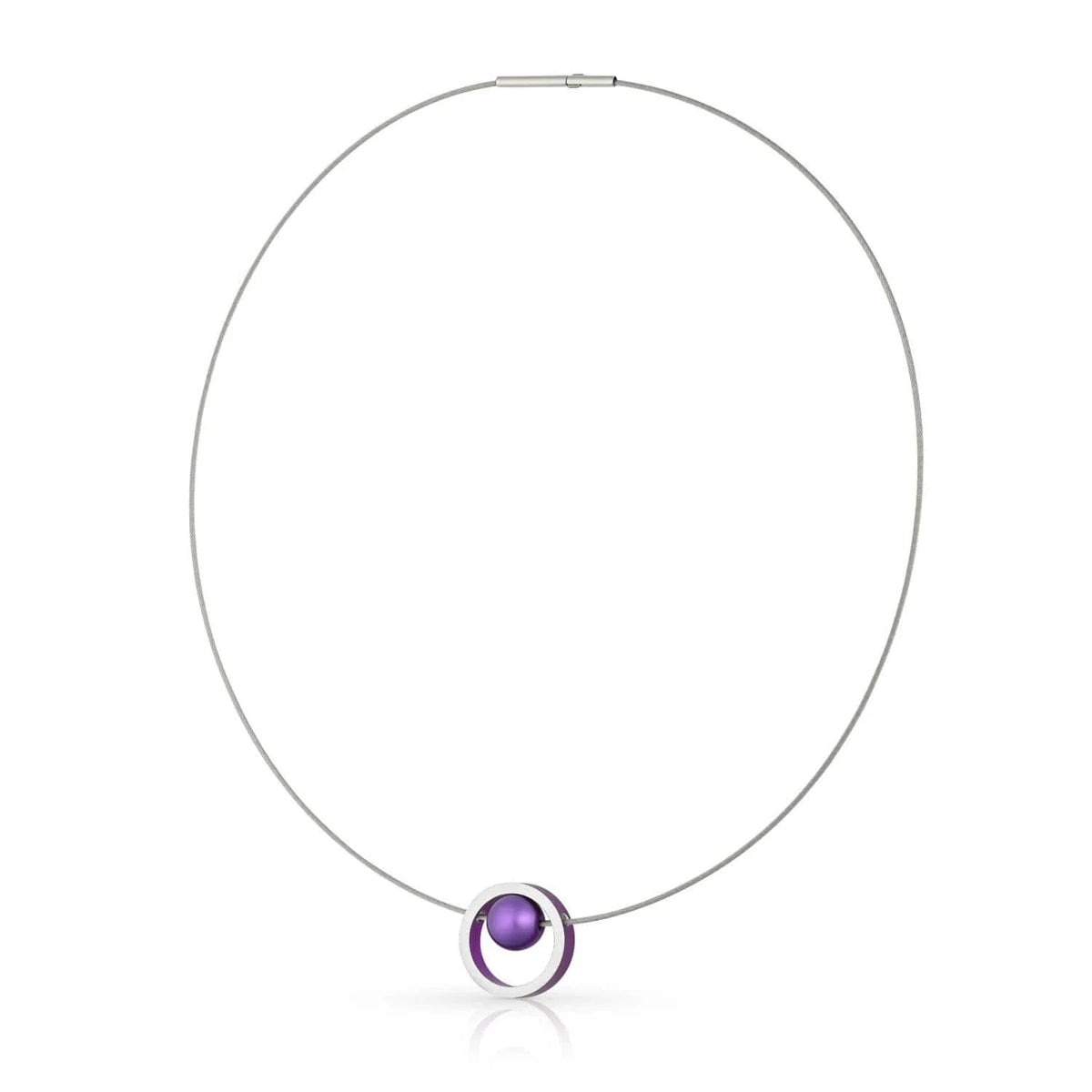 Collana in argento con pendente circolare e sfera viola.