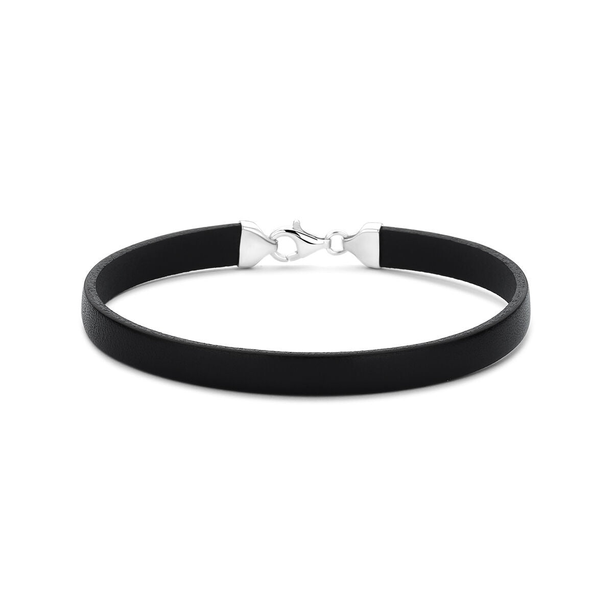 Zwarte leren herenarmband met een zilveren sluiting en een strakke, minimalistische uitstraling.