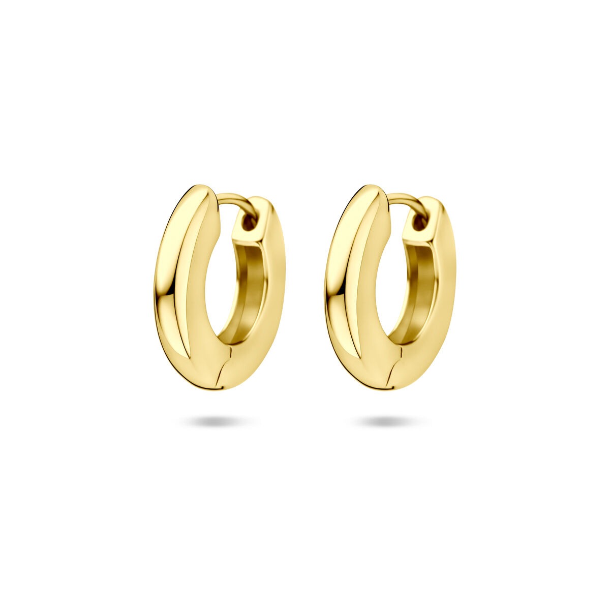 Vergulde zilveren klapoorringen van 925 zilver met een geelgoudkleurige plating, 15,5 mm groot.
