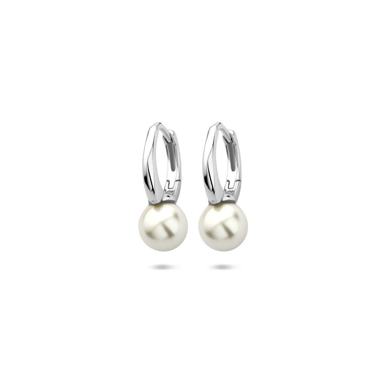 Orecchini alla creola in argento 925 rodiato con perla bianca.